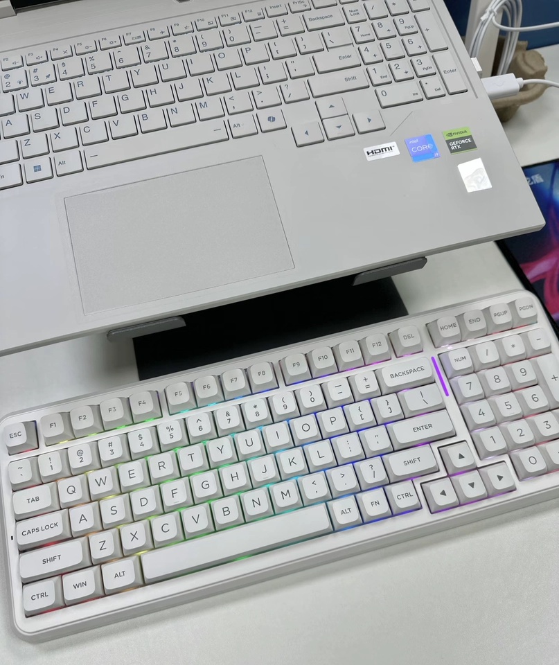Gaming Keyboard Wireless - MCHOSE K99 V3 カスタマイズ可能なメカニカルキーボードモードワイヤレス Bluetooth 10000mAh